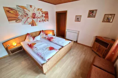 10_haus_daheim_fewo_bergliebe_schlafraum