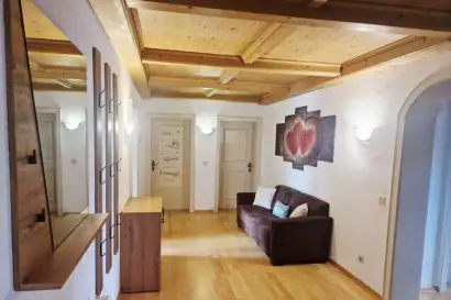 04_haus_daheim_fewo_Bergliebe_Vorraum_Garderobe