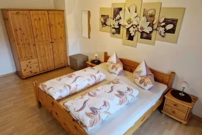 08_haus_daheim_fewo_bergliebe_doppelbett