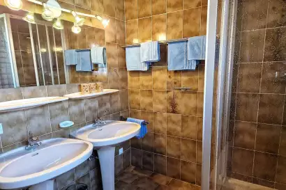 10_haus-daheim-fewo_wildspitze_Baderaum